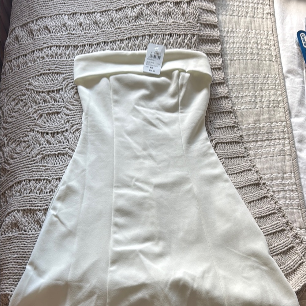 Elegant White Strapless Dress